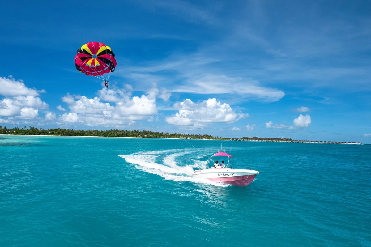 Kandima Aquaholics Parasailing Medium 1