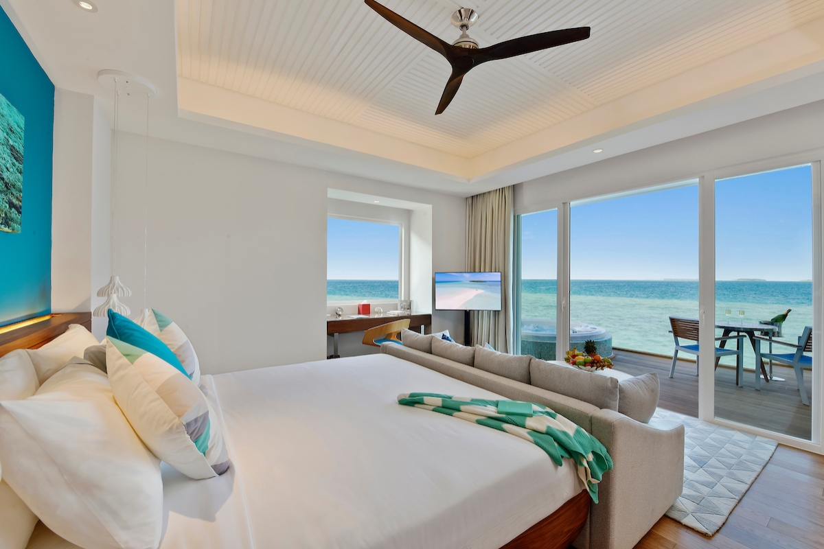 Aqua Jacuzzi Villa 4